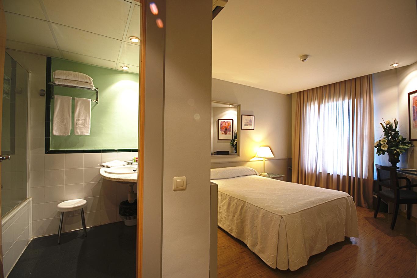 Hotel Nuevo Zenit Calahorra Esterno foto
