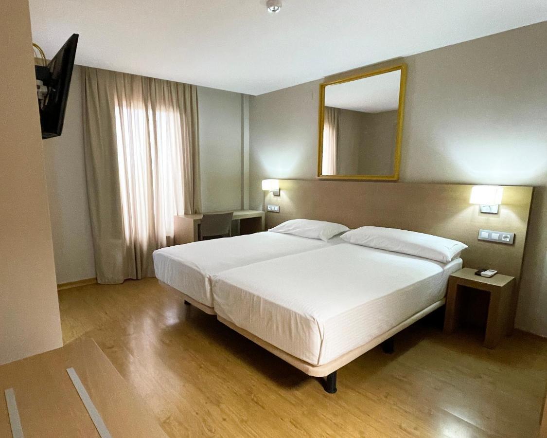 Hotel Nuevo Zenit Calahorra Esterno foto