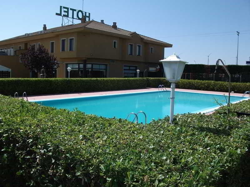 Hotel Nuevo Zenit Calahorra Esterno foto