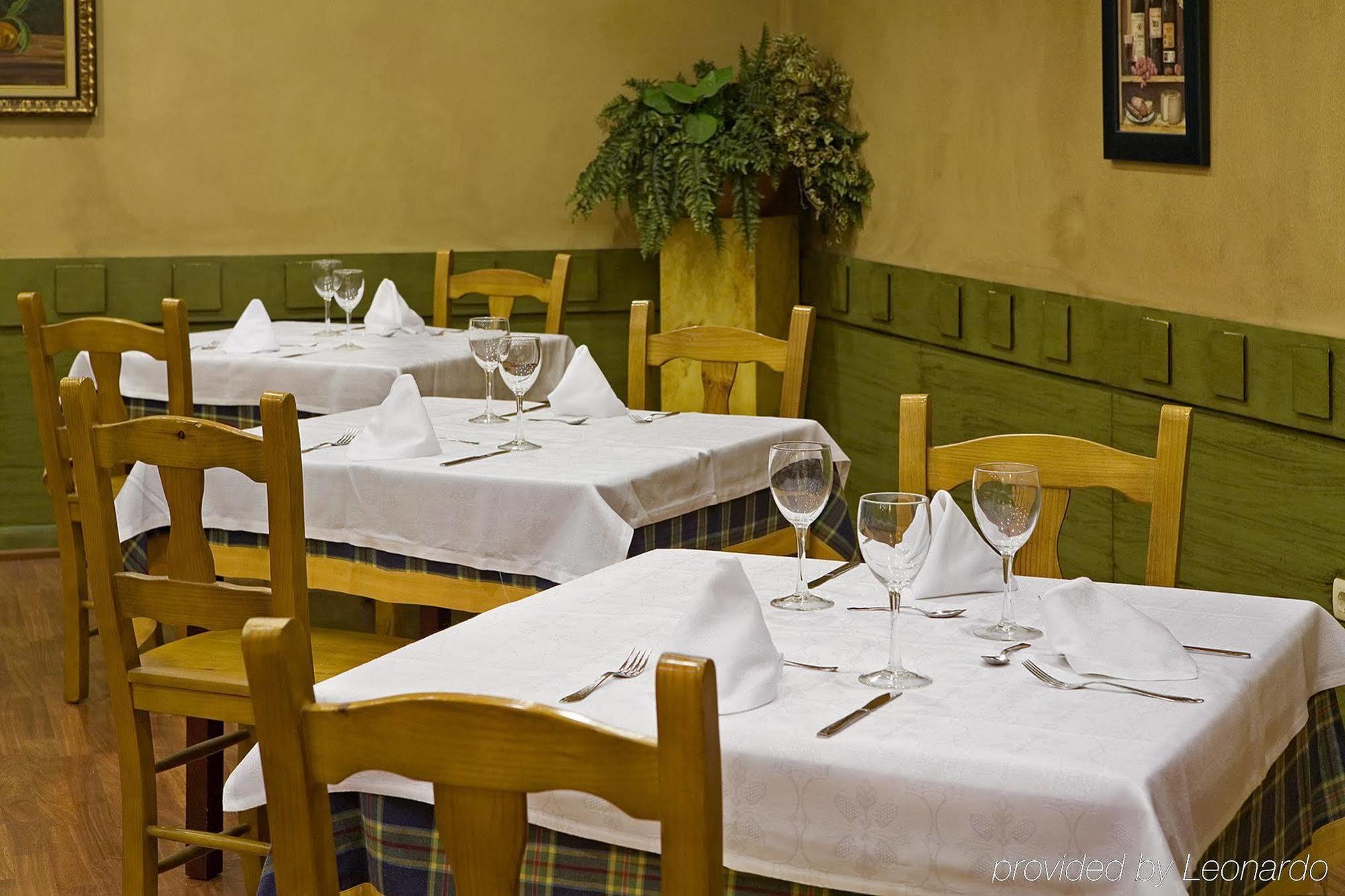 Hotel Nuevo Zenit Calahorra Ristorante foto