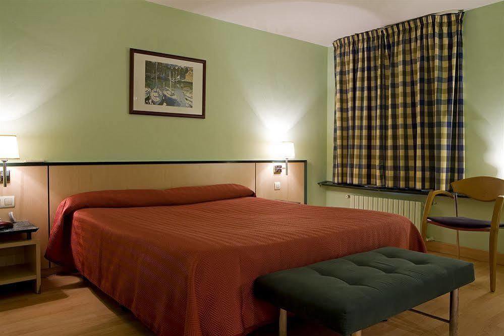 Hotel Nuevo Zenit Calahorra Esterno foto